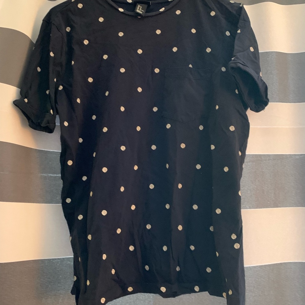 Soft casual tshirt with small leaf details
